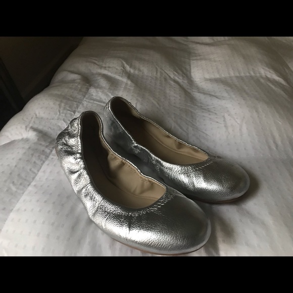 UVS Cute silver flats 10 M - Picture 5 of 8